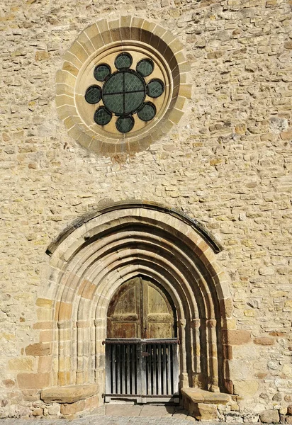 Het Portaal Van Romeinse Kerk Van Bansat Dorp Puy Dome — Stockfoto