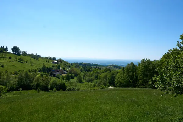 Schöne Aufnahme Eines Bergigen Landes Mit Frischer Grüner Vegetation Unter — Stockfoto