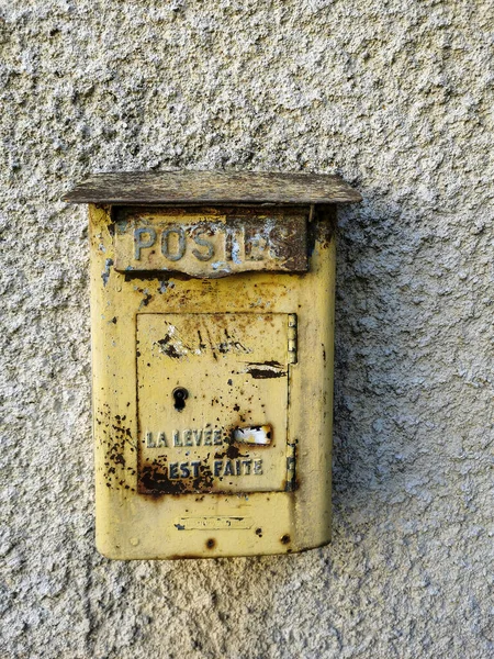 Der Alte Rostige Briefkasten Der Grunge Wand Puy Dome Auvergne — Stockfoto