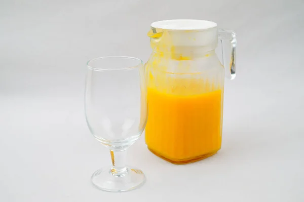 Een Hoge Hoek Shot Van Een Kruik Van Verse Mango — Stockfoto