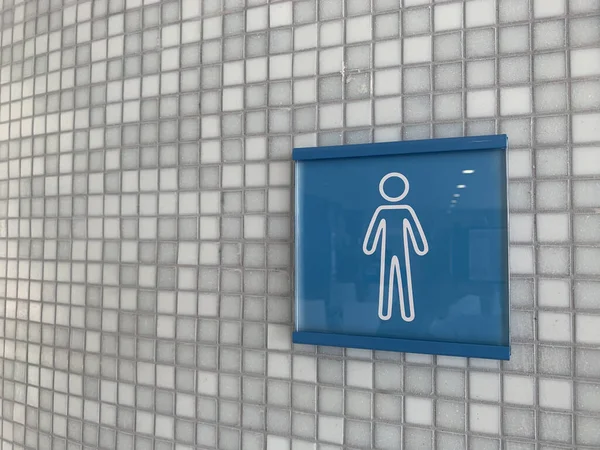 女性用トイレの壁にサインのクローズアップショット — ストック写真