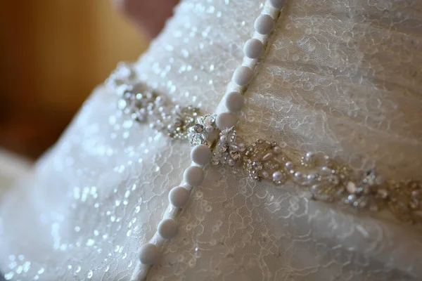 Eine Nahaufnahme Des Glänzenden Stoffes Eines Brautkleides — Stockfoto