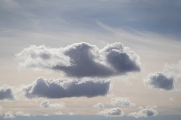 Una Hermosa Foto Del Cielo Azul Las Nubes Blancas — Foto de Stock