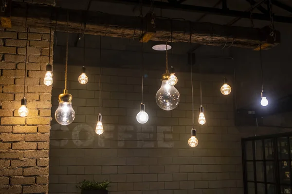Bombillas Iluminación Colgando Techo Cafetería — Foto de Stock