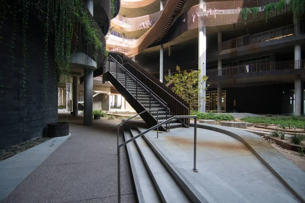 Una Vista Panorámica Las Estructuras Metálicas Antiguas Rústicas Escalera Edificio —  Fotos de Stock