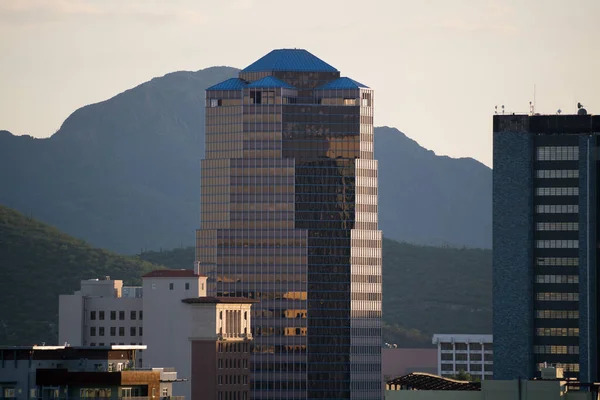 Scenic View Skyscrapers Middle City Mountain Background — Foto de Stock