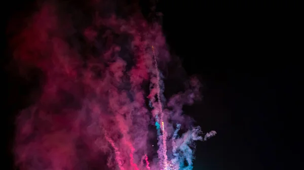 Los Fuegos Artificiales Colores Cielo Oscuro — Foto de Stock