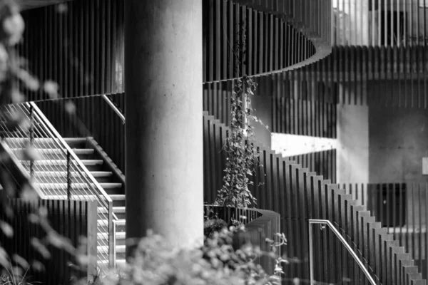 Una Vista Panorámica Las Estructuras Metálicas Antiguas Rústicas Straicase Edificio — Foto de Stock