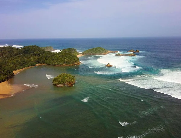 Una Hermosa Vista Las Olas Agua Procedentes Mar Azul Profundo —  Fotos de Stock