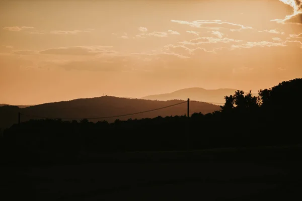 Золоте Небо Заходу Сонця Над Горами Полями — стокове фото