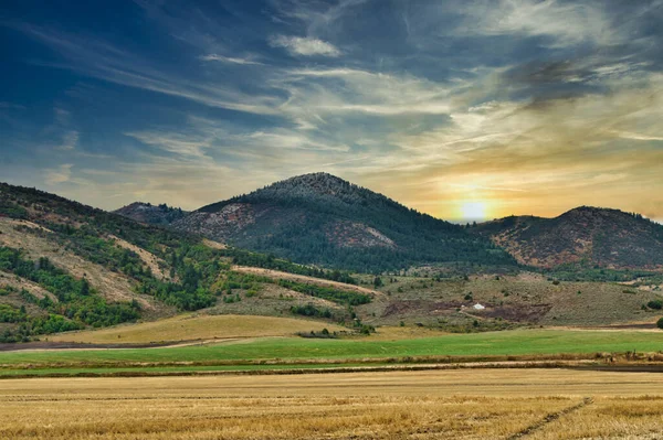 Une Vue Fascinante Sur Beau Paysage Montagneux Coucher Soleil Pittoresque — Photo