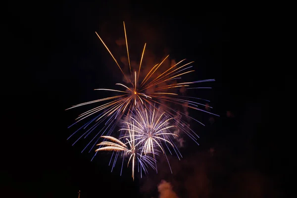 Cielo Oscuro Con Explosión Fuegos Artificiales Colores — Foto de Stock