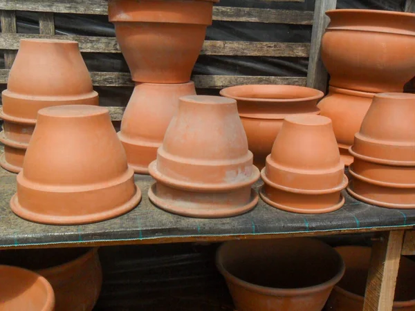 Shot Clay Pots Plants Different Shapes Sizes Sale Shelf — Stock Photo, Image