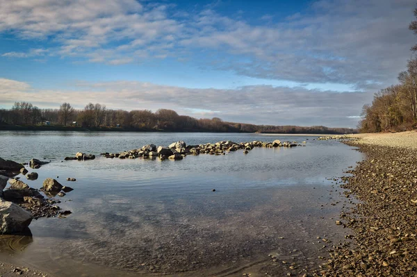Nachmittag Landschaftsfoto Vom Österreichischen Donaustrand Wildes Naturschutzgebiet Mit Wasserseite Steinen — Stockfoto