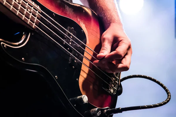 Até Perto Guitarrista Com Nevoeiro Uma Mão — Fotografia de Stock