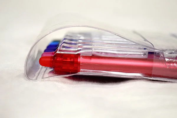 Closeup Colorful Pens Plastic Container White Surface — Stock fotografie