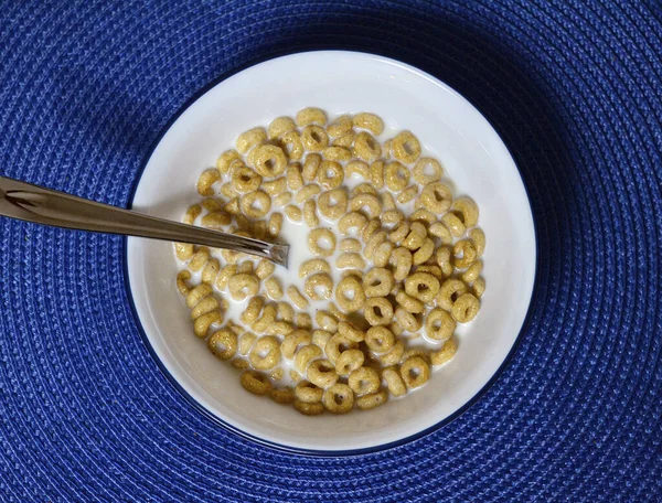 Top View Cereal Milk Bowl Blue Surface — Stok fotoğraf