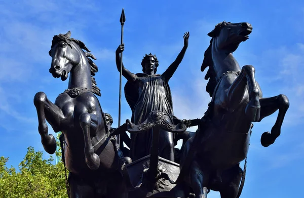 London United Kingdom Aug 2015 Bronze Monument Statue Boadicea Her — Stock Fotó