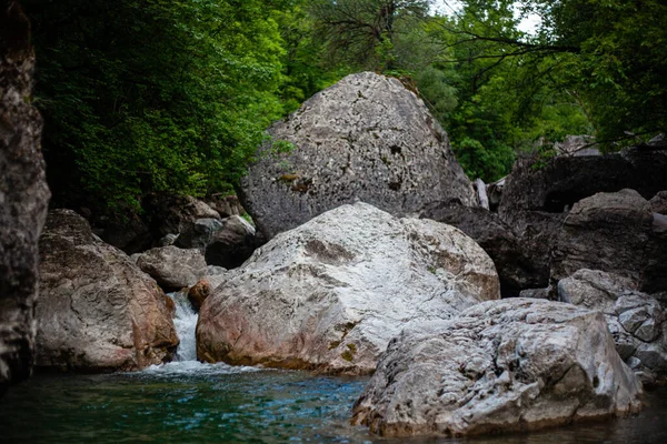 Closeup Shot Flowing River Rocks Forest Martani Castell Arquato Italy — Photo