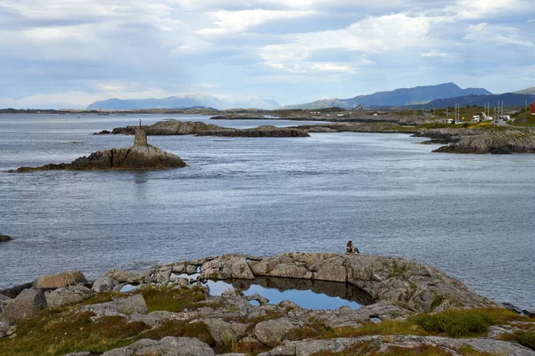 Rocky Coastline Lighthouse Close Atlantic Ocean Road Norway Cloudy Sky — Foto de Stock