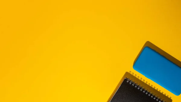 Top View Smartphone Notepad Yellow Background — Stock Photo, Image