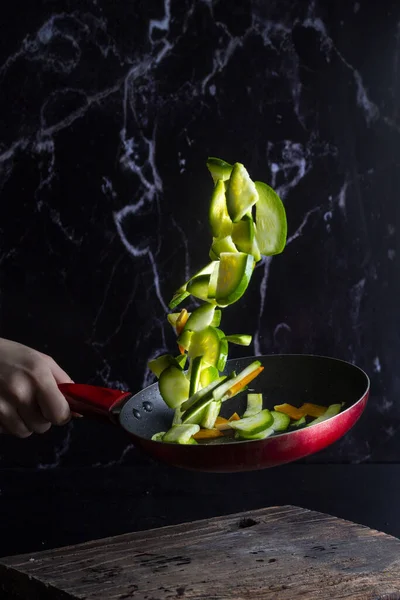 Vertical Closeup Shot Sliced Vegetables Flying Pan Mixing — Stock Photo, Image