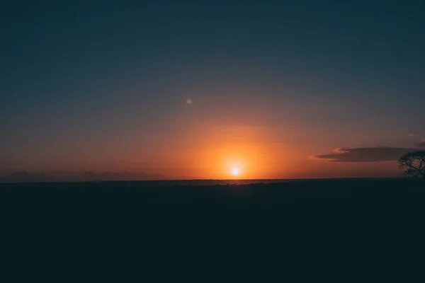 Céu Pôr Sol Sobre Mar Praia — Fotografia de Stock