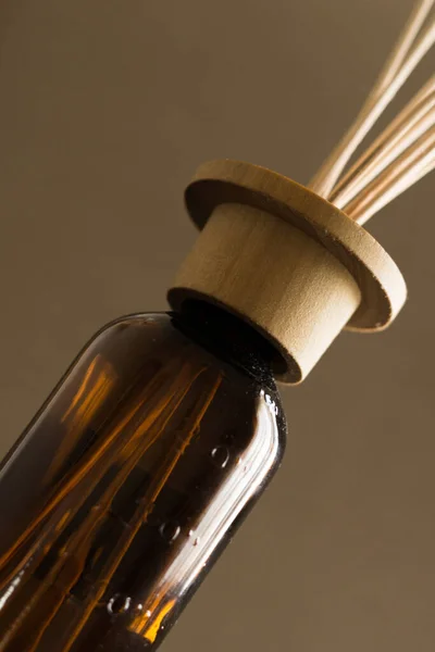 Dark Glass Diffuser Bottle Natural Reed Sticks Brown Wood Cap — Φωτογραφία Αρχείου