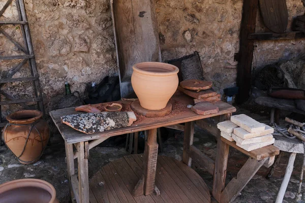 Old Pottery Wooden Table — Zdjęcie stockowe