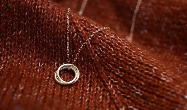 Closeup Beautiful Elegant Golden Necklace Red Fabric — Fotografia de Stock