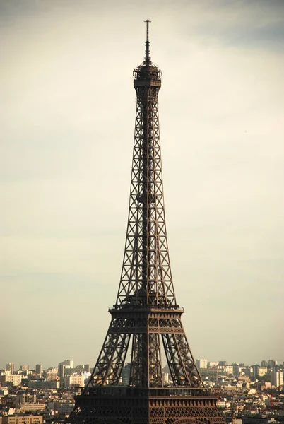法国巴黎 2008年5月28日 埃菲尔铁塔 法国巴黎的地标 以及下面的城市景观 — 图库照片