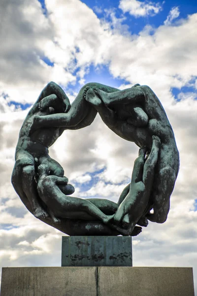 Vertical Shot Bronze Sculpture Wheel Life Vigeland Park Oslo Norway — Stock Fotó