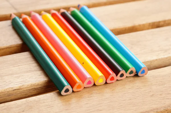 Mélange Crayons Bois Colorés Sur Une Table — Photo