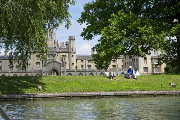 Cambridge イギリス 2021年6月8日 ケンブリッジの晴れた日にトリニティ カレッジ — ストック写真