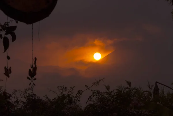 グアテマラの田舎での日没 劇的でカラフルな夕日 — ストック写真