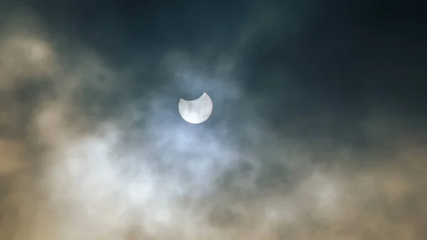 Bracknell United Kingdom Jun 2021 Partial Solar Eclipse Cloudy Sky — Stock Photo, Image