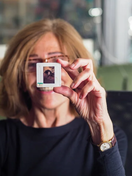 Cremo Italy Jun 2021 Senior Elegant Caucasian Blond Woman Holding — Stock Photo, Image