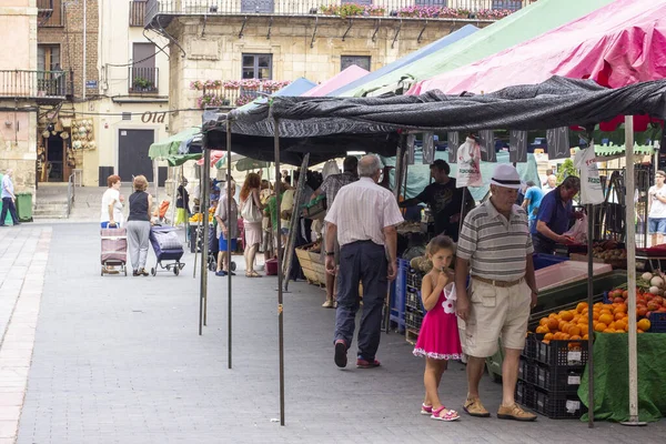 Leon Spain Jul 2015 People Making Purchases Super Characteristic Market — Fotografia de Stock
