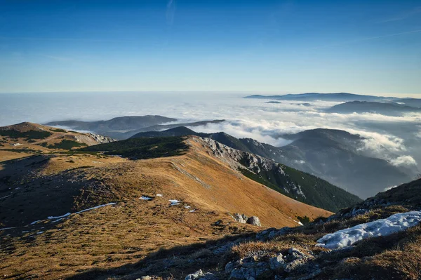 Wolkenmeer Auf Dem Gipfel Des Klosterwappen Auf Dem Schneeberg Landschaftsbild — Stockfoto