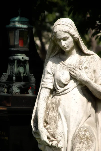 Estátua Feminina Luto Cemitério Principal Viena Zentralfriedhof Áustria — Fotografia de Stock