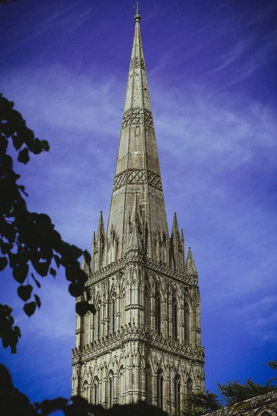 Вежа Салісберійського Собору Тлі Синього Драматичного Неба Велика Британія — стокове фото