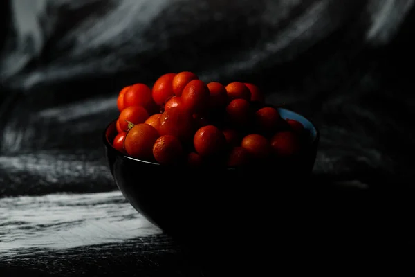 Primer Plano Tazón Lleno Tomates Cherry — Foto de Stock