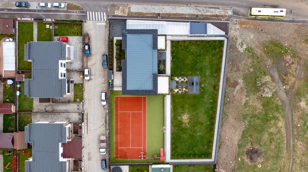 Une Vue Aérienne Des Bâtiments Court Tennis Route Avec Véhicules — Photo
