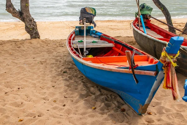 Красочные Рыбацкие Лодки Остались Пляже Таиланде Юго Восточной Азии — стоковое фото