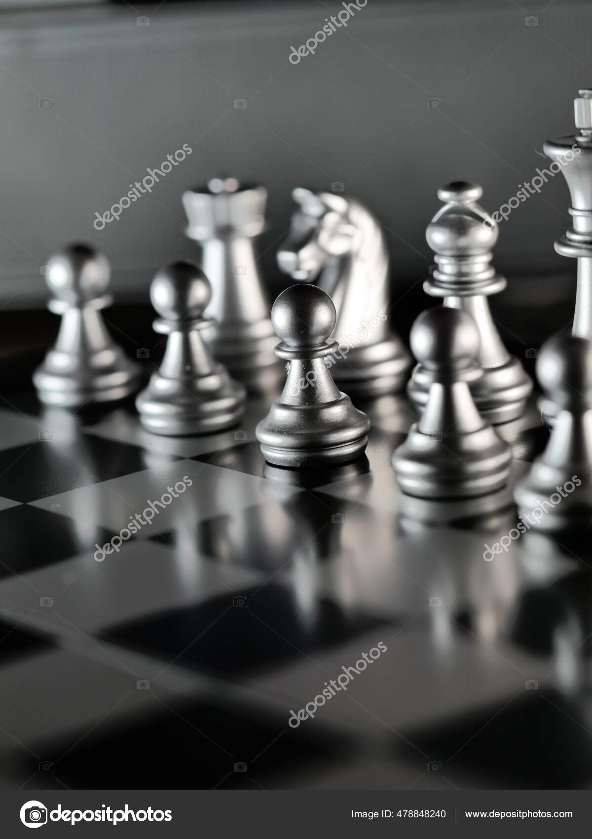 Horizontal shot of cool silver chess pieces in the starting position  reflected on the board Stock Photo by wirestock