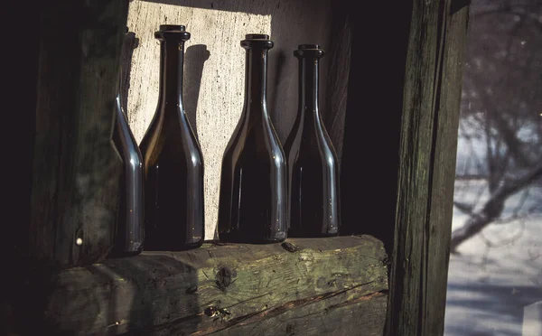 Ένα Κοντινό Πλάνο Των Μπουκαλιών Ένα Ξύλινο Περίπτερο Εξωτερική — Φωτογραφία Αρχείου