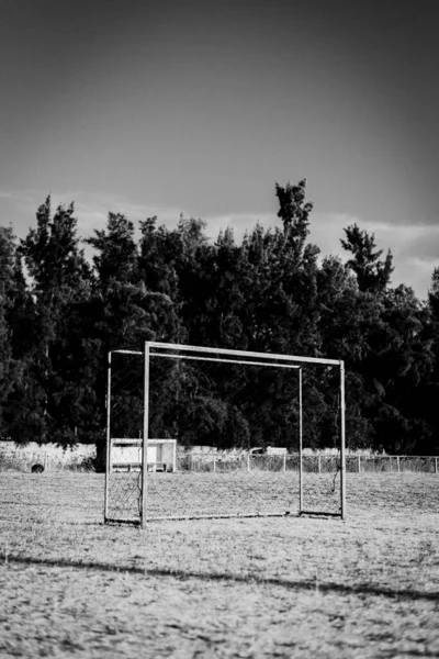 Uma Foto Tons Cinza Antigos Portões Futebol — Fotografia de Stock