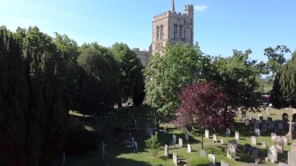 Långsam Panorera Upp Tornet Klosterkyrkan Mary Och Helena Elstow Bedfordshire — Stockvideo