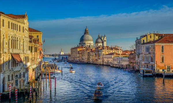 Uma Vista Panorâmica Famoso Grande Canal Veneza Itália Sob Céu — Fotografia de Stock