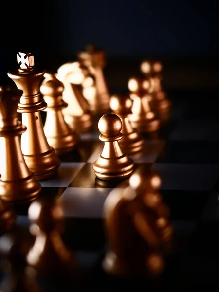 Vertical Closeup Shot Metallic Golden Chess Pieces — Stock Photo, Image